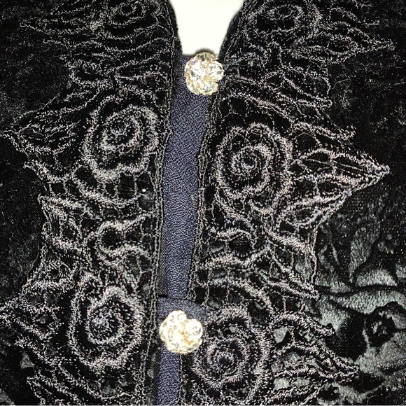 v i n t a g e :: Velvet Vest Bracade Embroidered Overall Back Tie - Picture 3 of 16